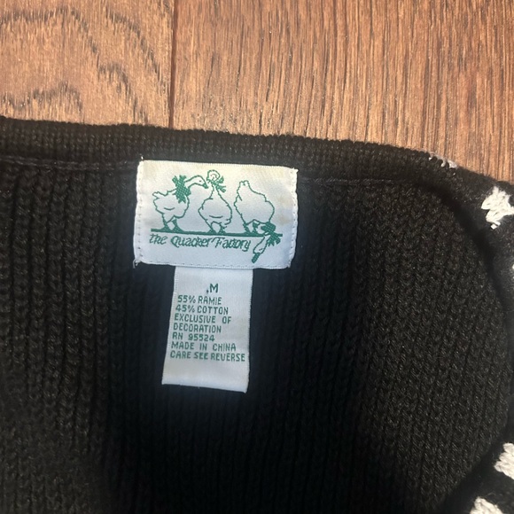 The Quaker Factory Kitschy Knit Vest with Bee and Floral Embroidery - Picture 4 of 6